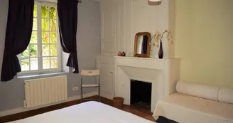 Appartement 4 personnes - Gîtes de la Petite Roche: L'Élégant Appartement 4 personnes - Gîtes de la Petite Roche: L'Élégant