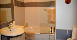 Appartement 4 personnes - Gîtes de la Petite Roche: L'Élégant Appartement 4 personnes - Gîtes de la Petite Roche: L'Élégant