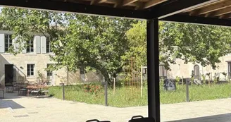 Une Table à Coureilles Une Table à Coureilles