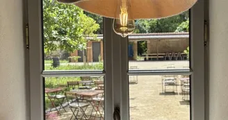 Une Table à Coureilles Une Table à Coureilles