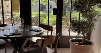 Une Table à Coureilles Une Table à Coureilles