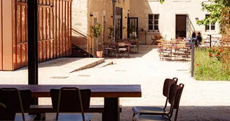 Une Table à Coureilles Une Table à Coureilles
