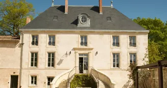 Une Table à Coureilles Une Table à Coureilles