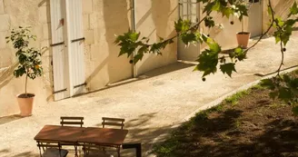 Une Table à Coureilles Une Table à Coureilles