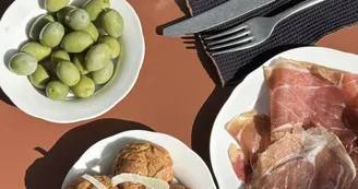 Une Table à Coureilles Une Table à Coureilles